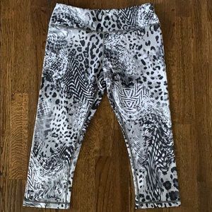 IABMFG Leopard Capri workout pants